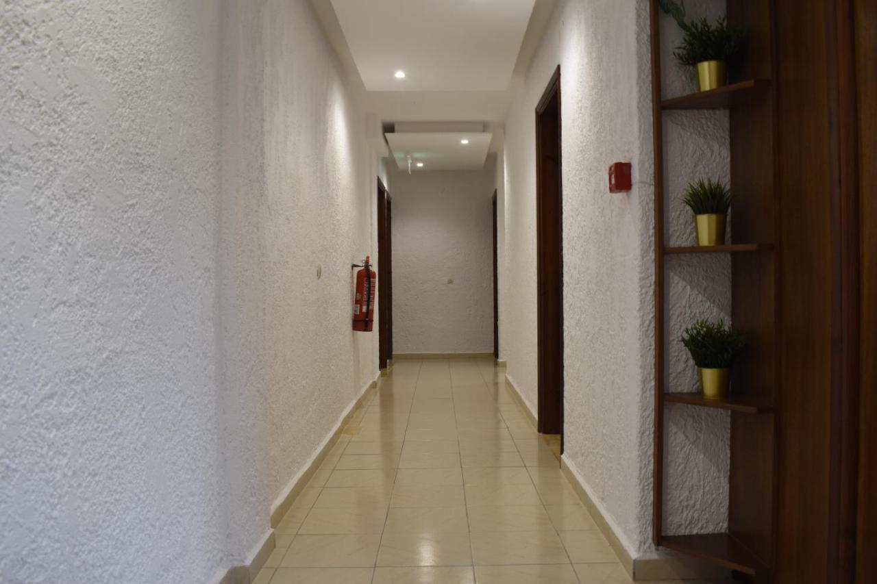 Hotel Lefkes Paralía Skotínis Buitenkant foto