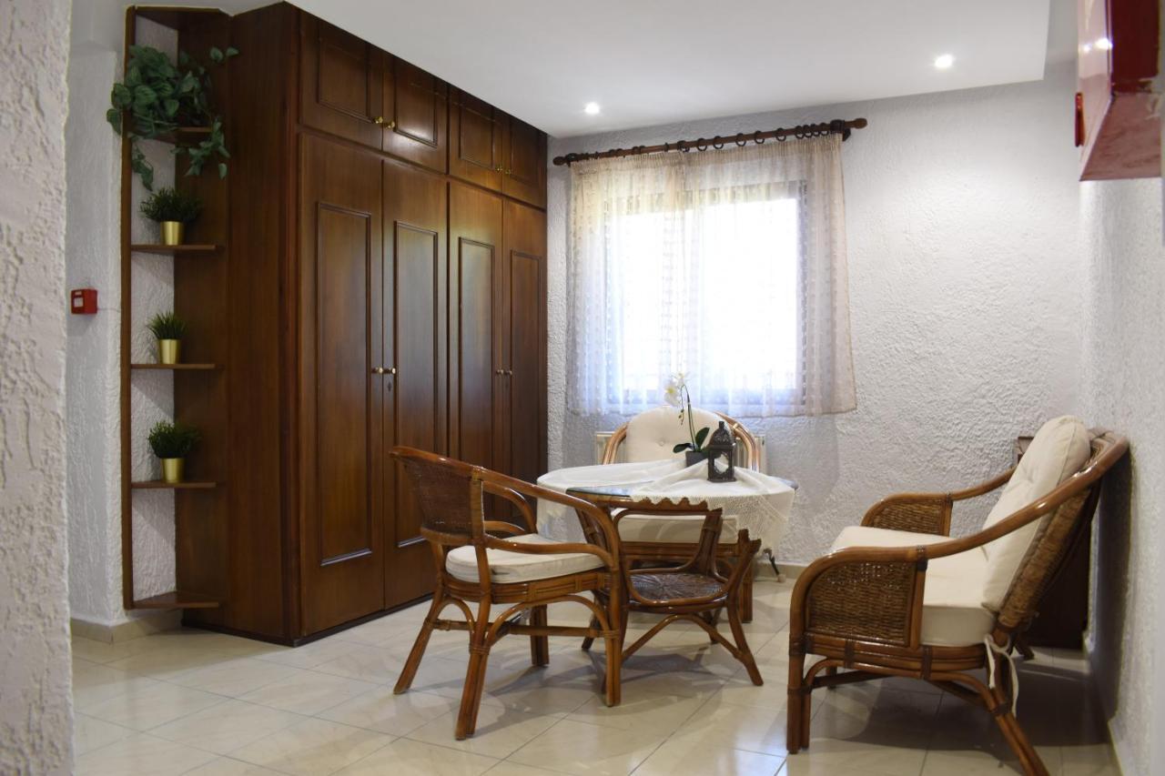 Hotel Lefkes Paralía Skotínis Buitenkant foto