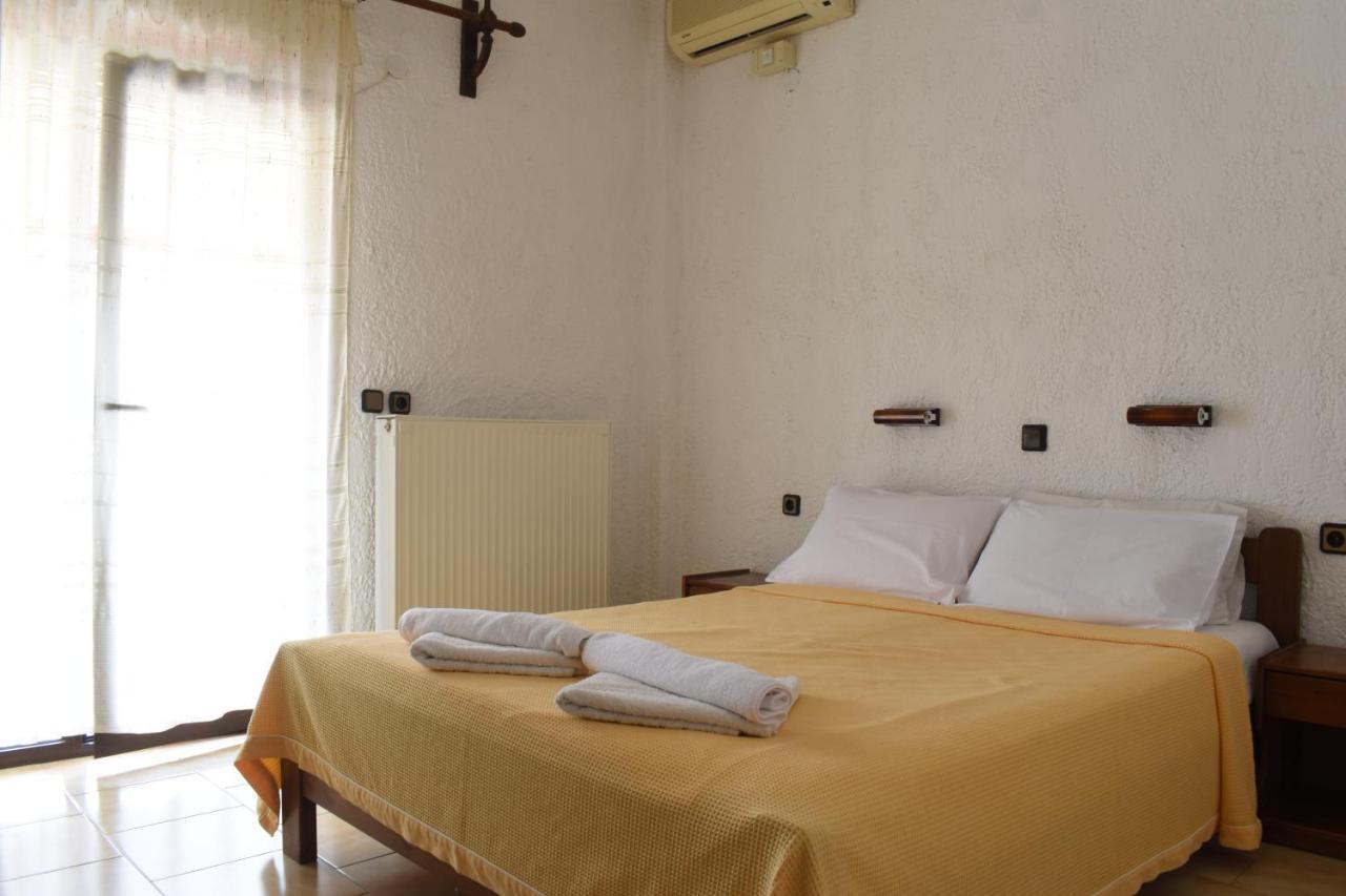 Hotel Lefkes Paralía Skotínis Buitenkant foto